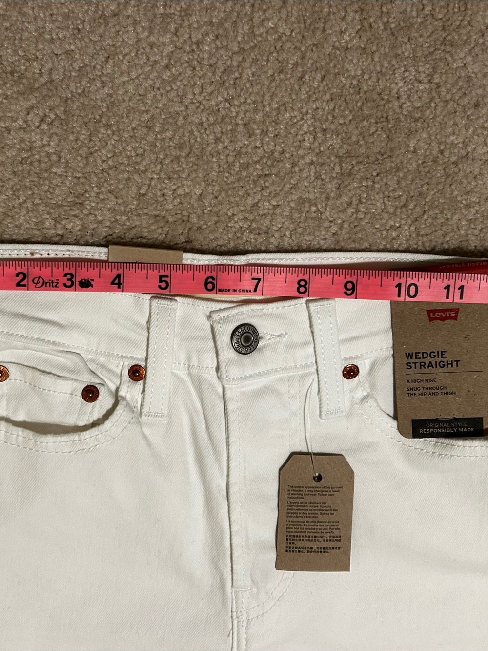 NWT Levi's Wedgie Straight Jeans - Size 25 x 28 - Naturally Good (White) - Picture 3 of 10